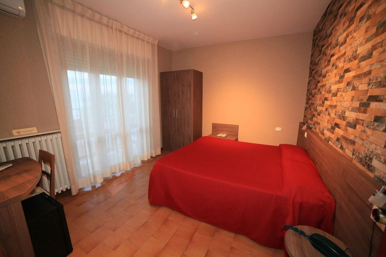 Bedroom 3, Velus, Macerata