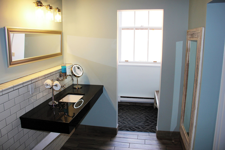 Bathroom 4, City Hall Grand Hotel, Lycoming