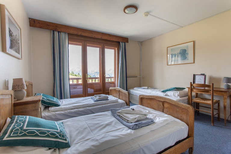 Bedroom 2, Hotel le Chamois, Isère