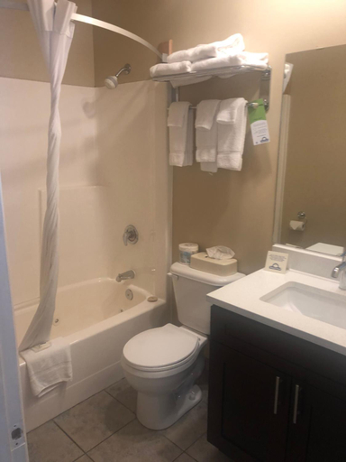 Bathroom 4, Days Inn by Wyndham Hinton, Division No. 14