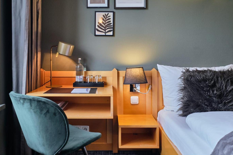 Bedroom 4, Hotel Roter Hahn, Regensburg