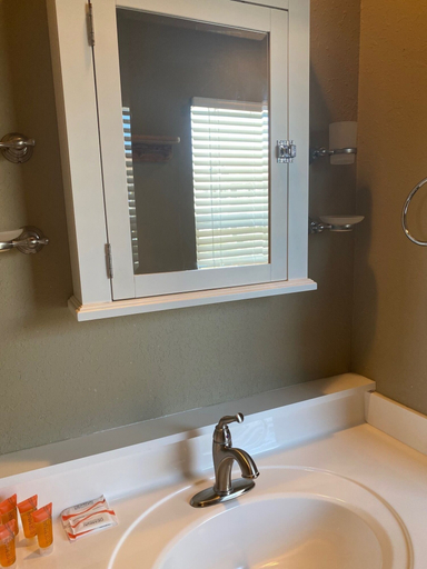 Bathroom 4, Scarborough Inn, Dare