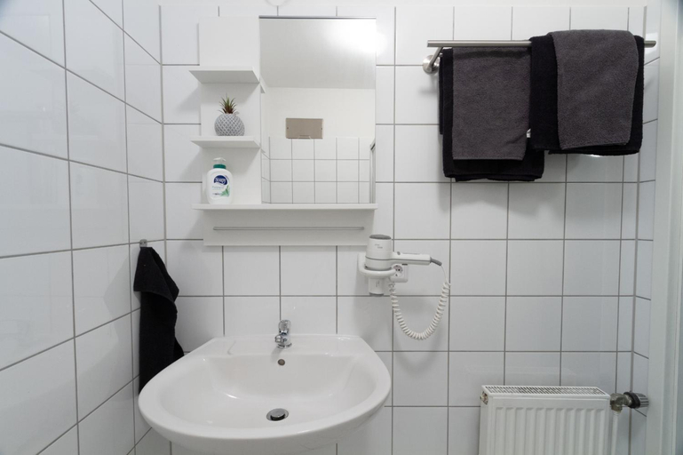 Bathroom 5, Am Glenne, Soest