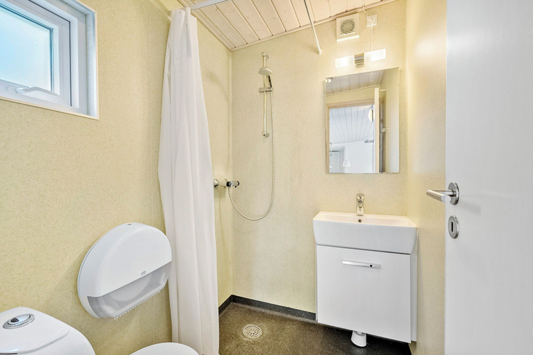 Bathroom 3, First Camp Skovlund Lillebælt, Middelfart