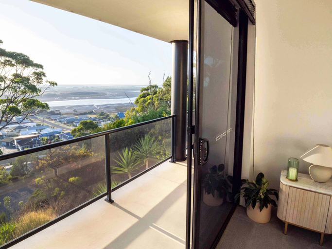 Others 4, Sheer Pleasure Accommodation, Circular Head