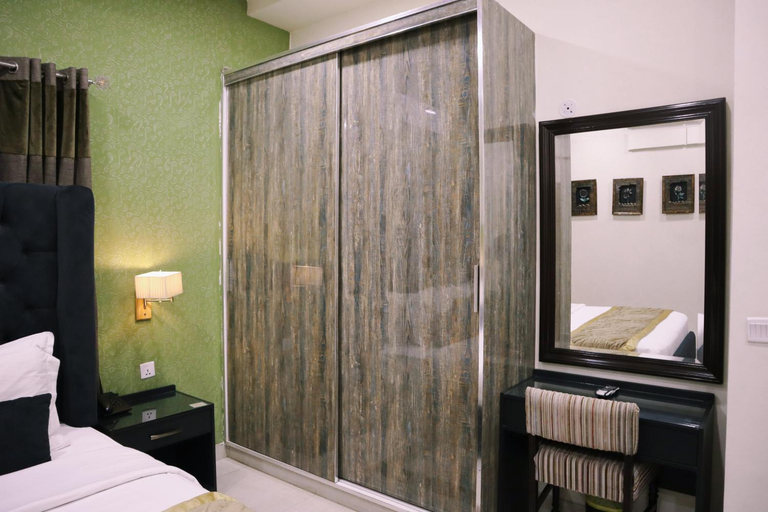 Bedroom 2, Hayyat Luxury Hotel Suites, Lahore