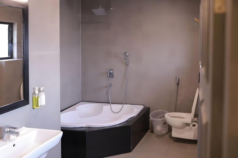 Bathroom, HOTEL SIGNATURE INN, Nagpur
