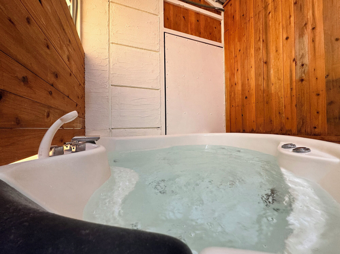 Shared bathroom 5, Yadoya Lotus, Ishigaki