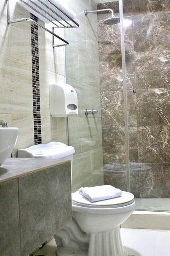 Bathroom 5, Hotel Presidente Internacional, Guayaquil