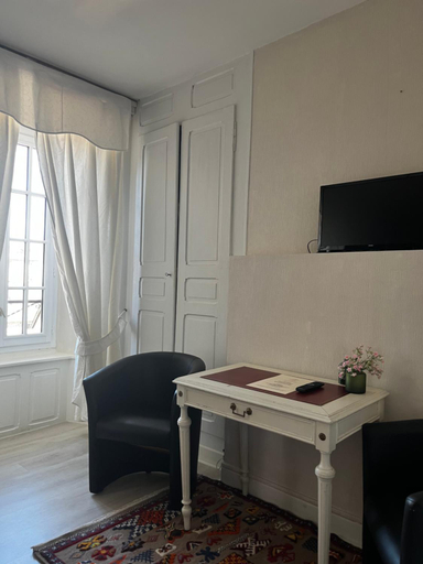 Others 4, Hotel Restaurant Le Beffroi, Cantal