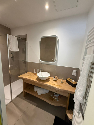 Bathroom 5, Les Chambres d'Hôtes du Château Eclosion, Loire