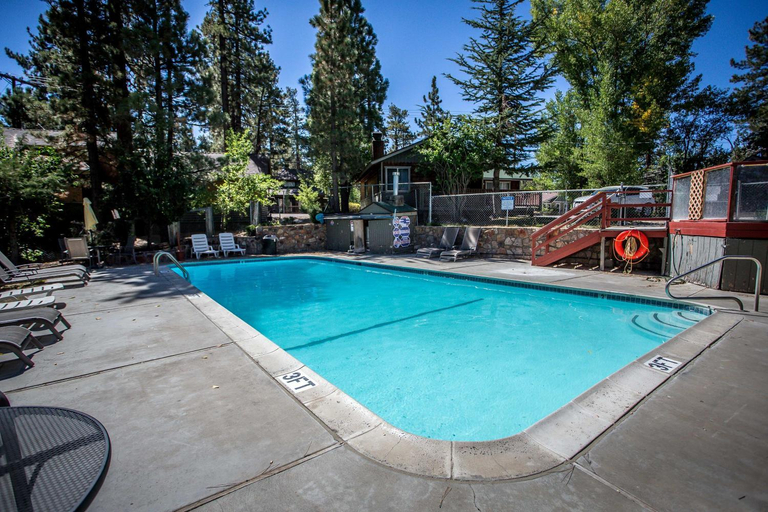 Sport & Beauty 3, Sunrise Lakefront Family Cabin by Big Bear Vacations, San Bernardino