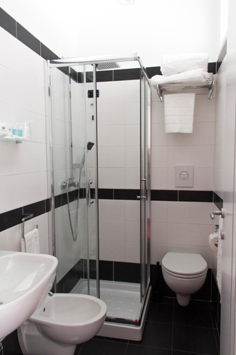 Bathroom 5, Hotel Villa Chiara, Latina