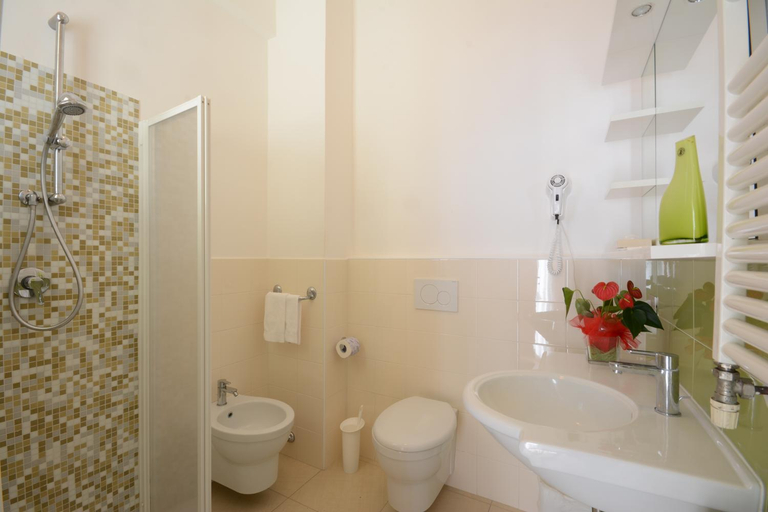 Bathroom 4, Hotel Caravel, Pesaro E Urbino