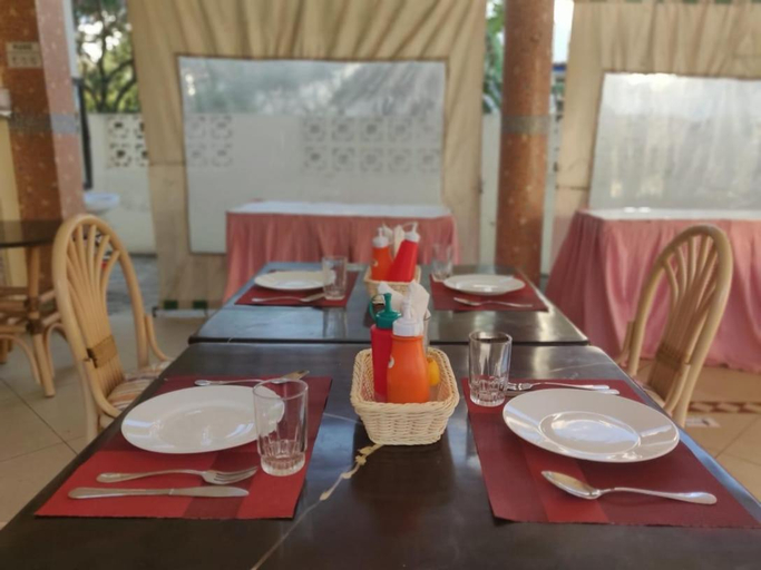 Food & Drinks 3, Glory Holiday Resort, Nyali