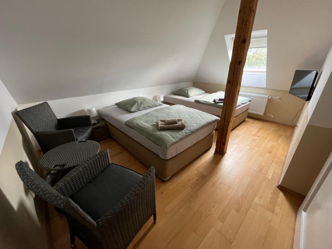 Bedroom 4, Doppelzimmer-Bad-Kuhlschrank-Tv-19, Gifhorn