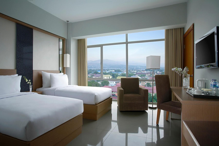 Bedroom 3, Hotel Santika Palu, Palu
