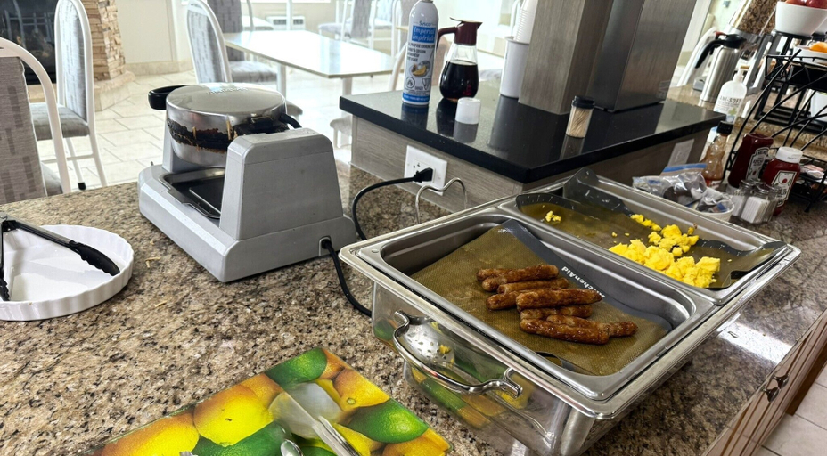 Food & Drinks 5, Western Budget Motel Whitecourt 3, Division No. 13