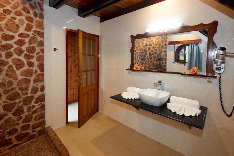 Bathroom 4, Colibri Guest House