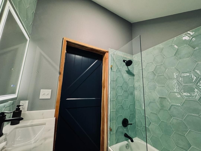 Bathroom 3, Lone Ranger RV Park & Lodge, Eastland
