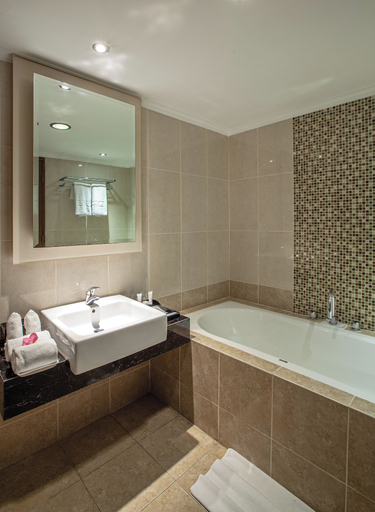 Bathroom 5, ARTOTEL Gelora Senayan Jakarta, Central Jakarta