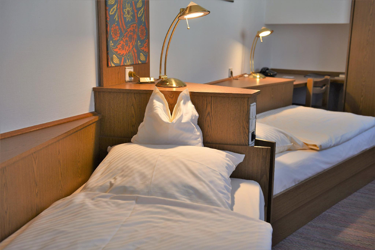 Bedroom 3, Parkhotel Goldlinde, Holzminden