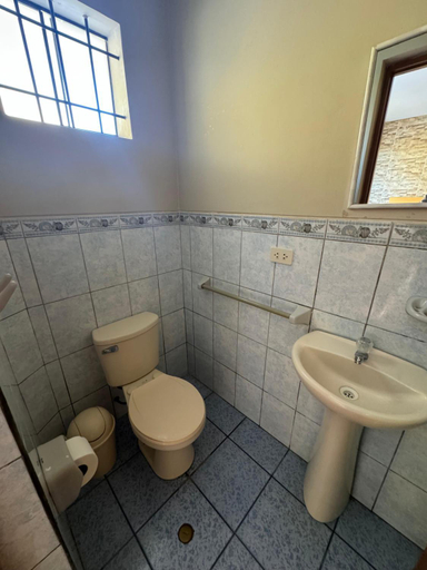 Bathroom, Hotel Alicia, Caravelí
