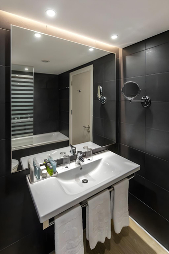 Bathroom 5, Faros Hotel
