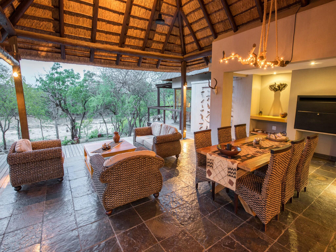 3, Luxury villa with a swimming pool in Hoedspruit, Mopani