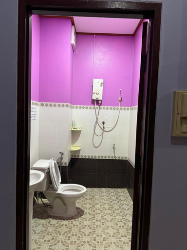 Bathroom 4, Khampaseuth Hotel, Vangvieng