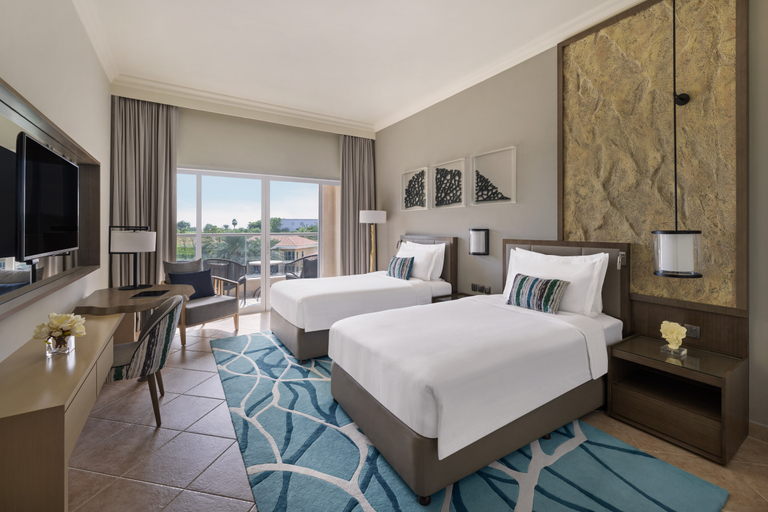 Bedroom 3, Fujairah Rotana Resort and Spa, Al Aqah