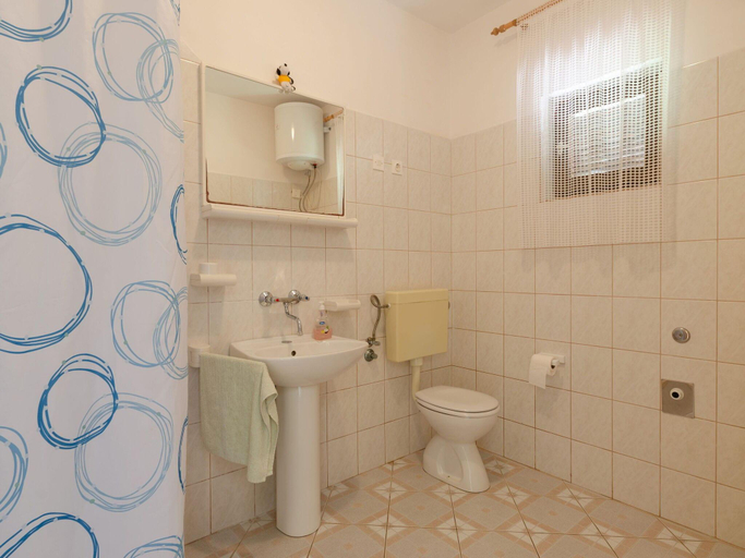 Bathroom, Seafront apartment Olivera with patio, Blato