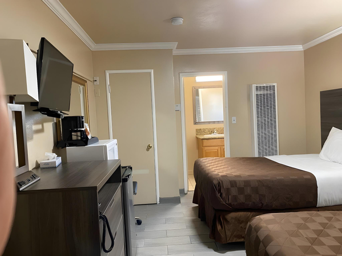 Bedroom 2, Holland Inn and Suites, San Luis Obispo