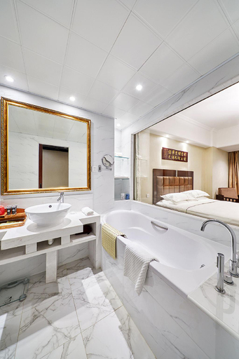 Bathroom, Grand Regency Hotel Qingdao, Qingdao