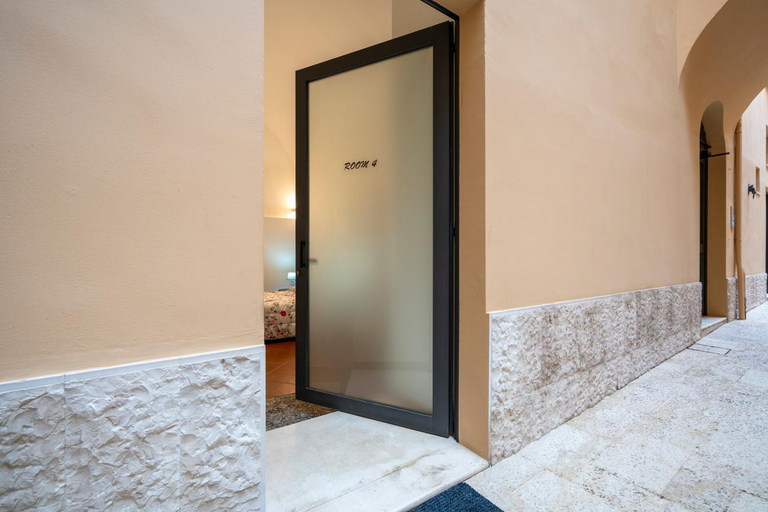 Others 4, martinirooms 3,0, Bari