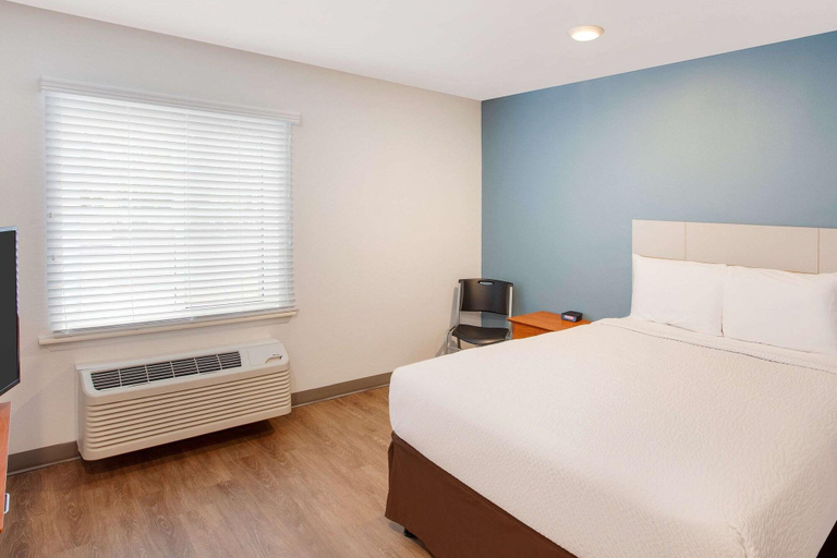 Bedroom 3, Woodspring Suites Beaumont, Jefferson