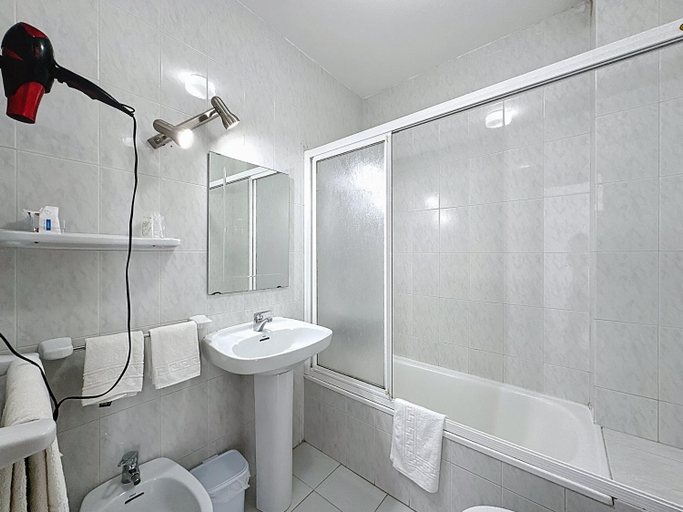Bathroom 3, Hotel Nautilus, Pontevedra