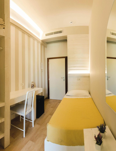 Bedroom 3, Mona Lisa Hotel, Rimini