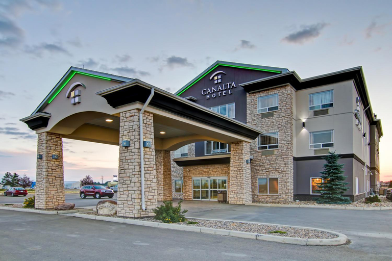 Exterior & Views