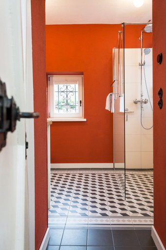 Bathroom 5, Emichs Hotel, Miltenberg