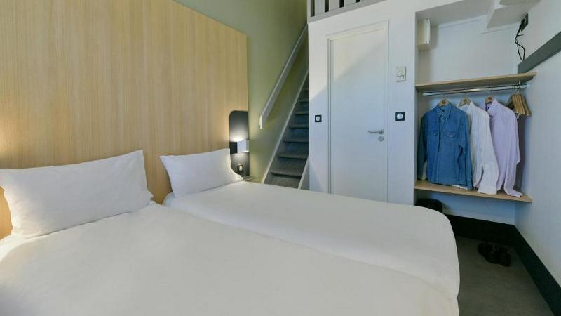 Bedroom 3, B&B HOTEL Le Mans Nord 2, Sarthe