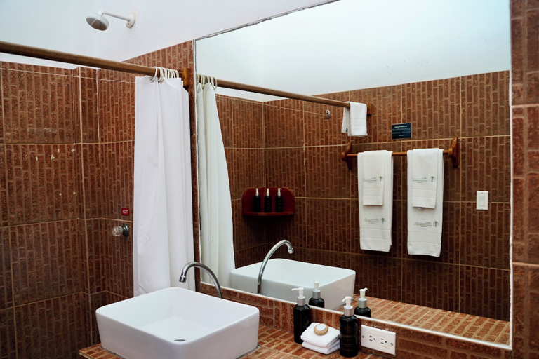 Bathroom 4, Hotel Albemarle Galapagos Beachfront, Isabela