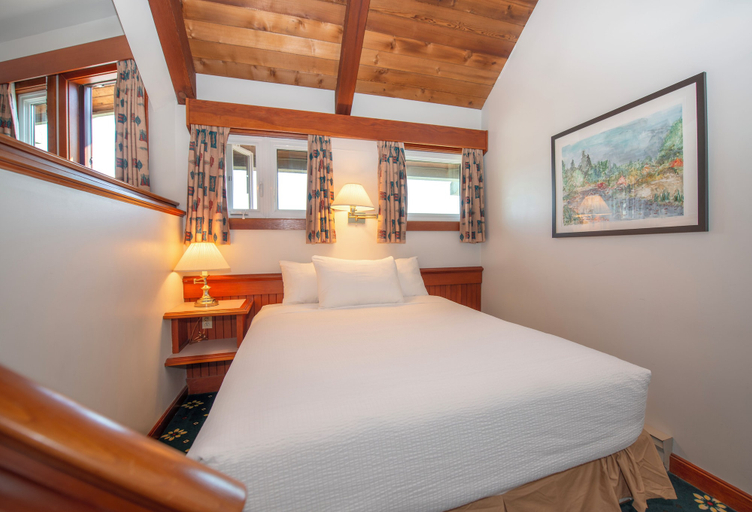 Bedroom 3, Painter's Lodge, Comox-Strathcona