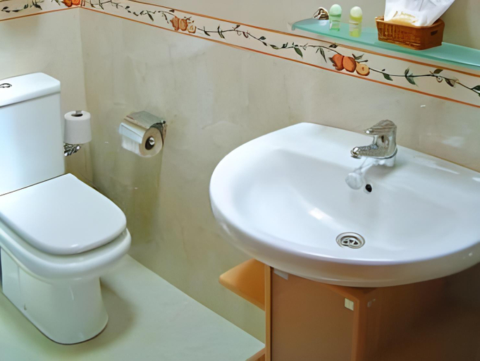 Bathroom 3, Hotel Aldama Golf, Asturias
