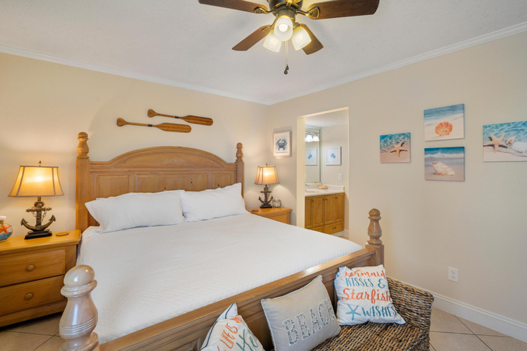 Bedroom 2, The Whaler B6, Baldwin