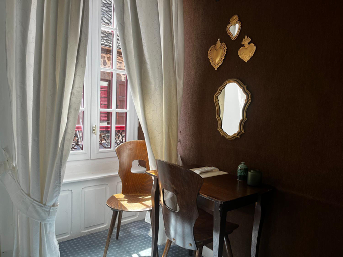 Others 5, Hotel Restaurant Le Beffroi, Cantal
