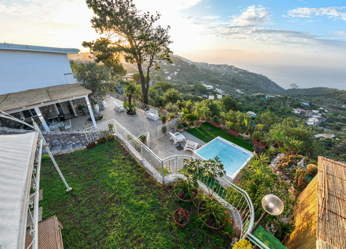 3, Villa Grusone , Napoli