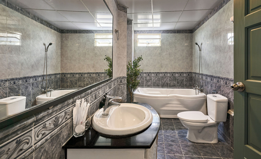 Bathroom 4, The Passion Lux Airport Hotel Apartment, Tân Bình