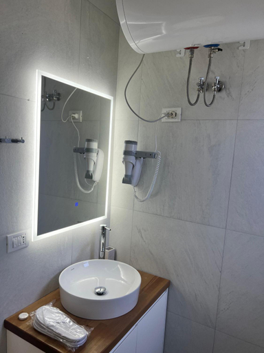 Bathroom 3, TOSKA Farm, Lushnjës