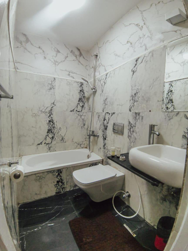 Bathroom 4, Palace Court, Qasr an-Nil